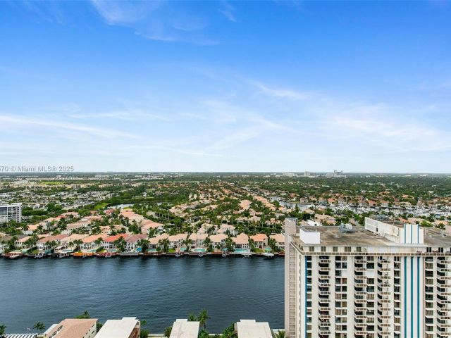 Apartment for sale  Unit #2707 - photo 6174375