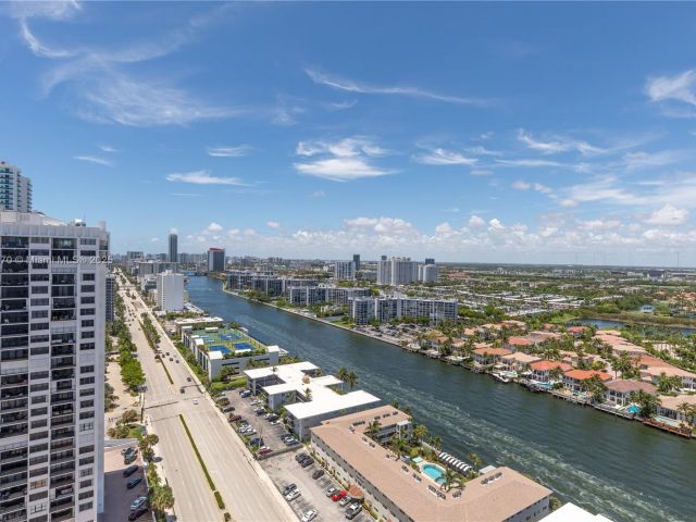 Apartment for sale  Unit #2707 - photo 6174376