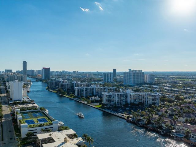 Apartment for sale  Unit #2707 - photo 6174377