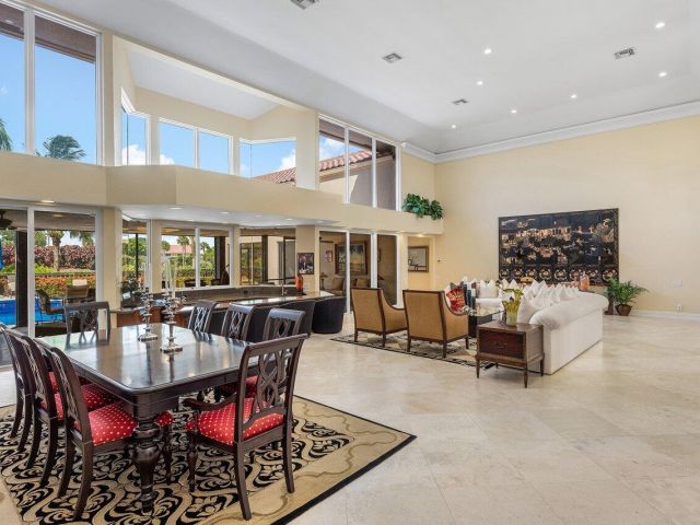 Home for sale at 4484 Bocaire Blvd Boulevard - photo 6317035