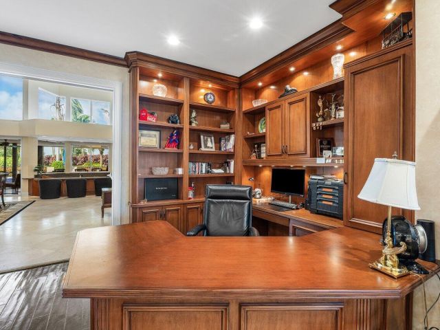 Home for sale at 4484 Bocaire Blvd Boulevard - photo 6317038