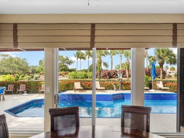 Home for sale at 4484 Bocaire Blvd Boulevard - photo 6317042