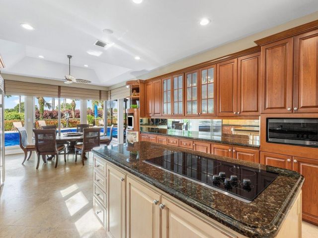 Home for sale at 4484 Bocaire Blvd Boulevard - photo 6317044