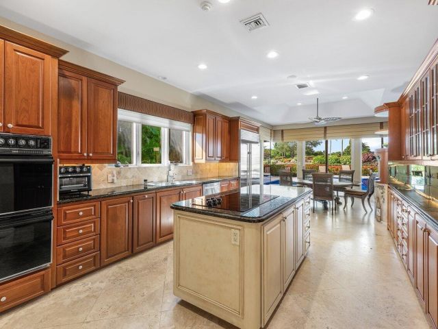 Home for sale at 4484 Bocaire Blvd Boulevard - photo 6317045