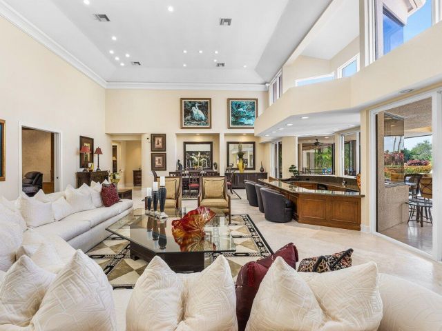 Home for sale at 4484 Bocaire Blvd Boulevard - photo 6317047