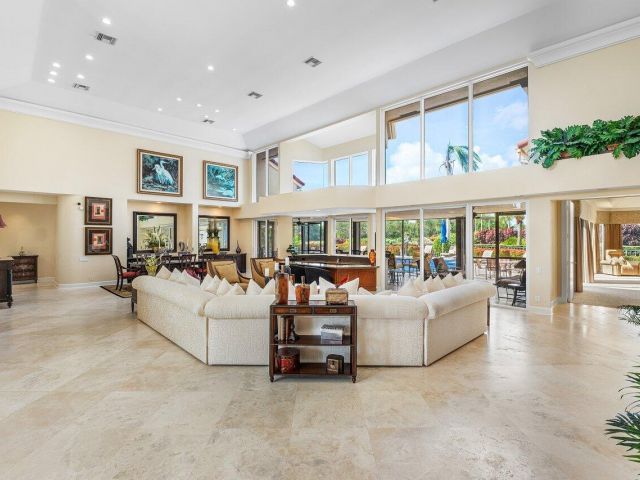 Home for sale at 4484 Bocaire Blvd Boulevard - photo 6317048