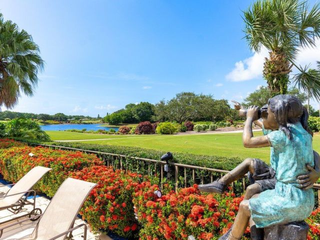 Home for sale at 4484 Bocaire Blvd Boulevard - photo 6317052