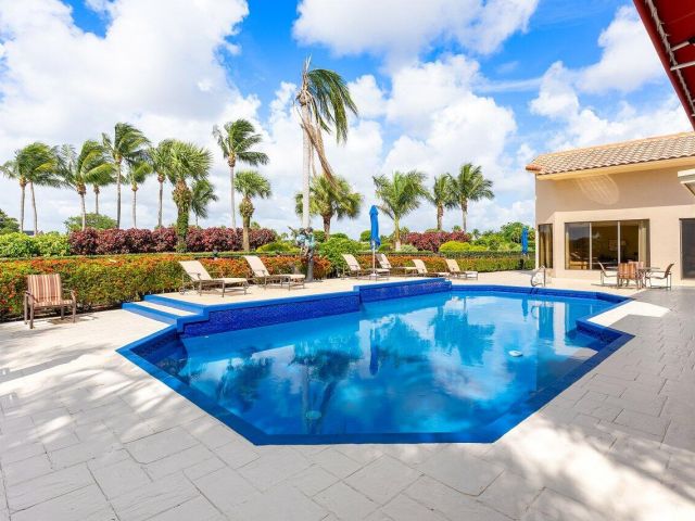 Home for sale at 4484 Bocaire Blvd Boulevard - photo 6317053