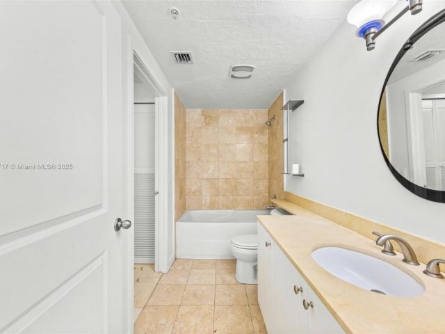 Apartment for sale  Unit #1203 - photo 6176901