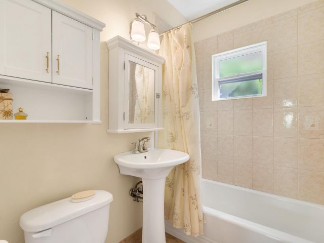 Home for sale at 311 Kenilworth Boulevard - photo 6176016