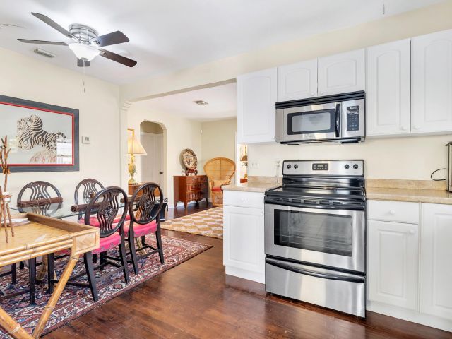 Home for sale at 311 Kenilworth Boulevard - photo 6176021