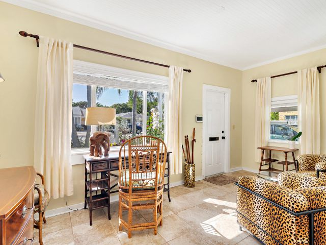 Home for sale at 311 Kenilworth Boulevard - photo 6176025