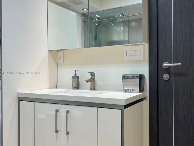 Apartment for rent  Unit #1505 - photo 6198891