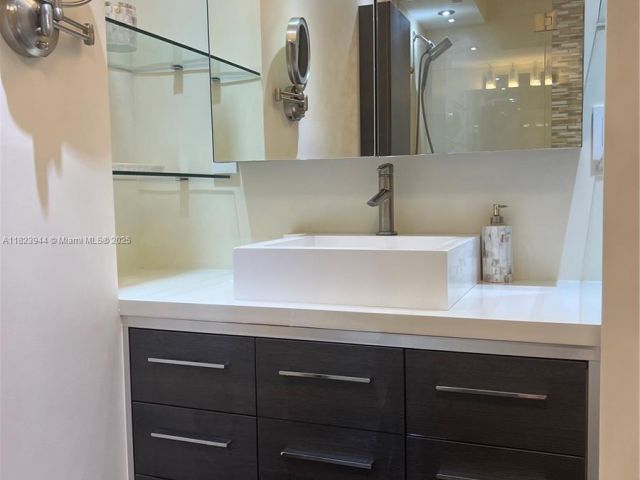 Apartment for rent  Unit #1505 - photo 6198901