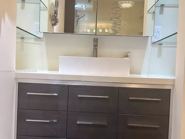 3-bedroom condo for rent in Sunny Isles Beach - 251 174th St 1505 - MondialRealty