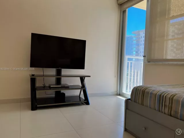 3-bedroom condo for rent in Sunny Isles Beach - 251 174th St 1505 - MondialRealty