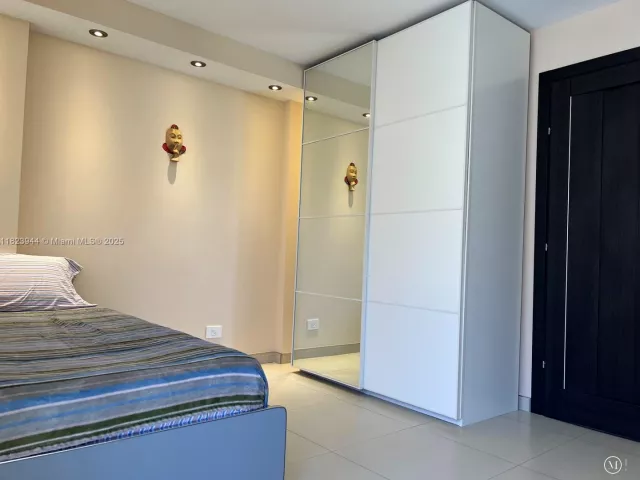 3-bedroom condo for rent in Sunny Isles Beach - 251 174th St 1505 - MondialRealty