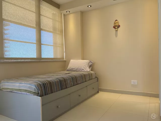 3-bedroom condo for rent in Sunny Isles Beach - 251 174th St 1505 - MondialRealty