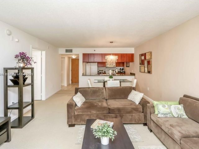 1-bedroom condo for sale in Miami - 1200 Brickell Bay Dr 1518 - MondialRealty