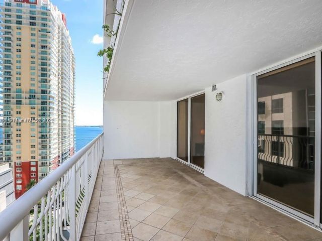 1-bedroom condo for sale in Miami - 1200 Brickell Bay Dr 1518 - MondialRealty