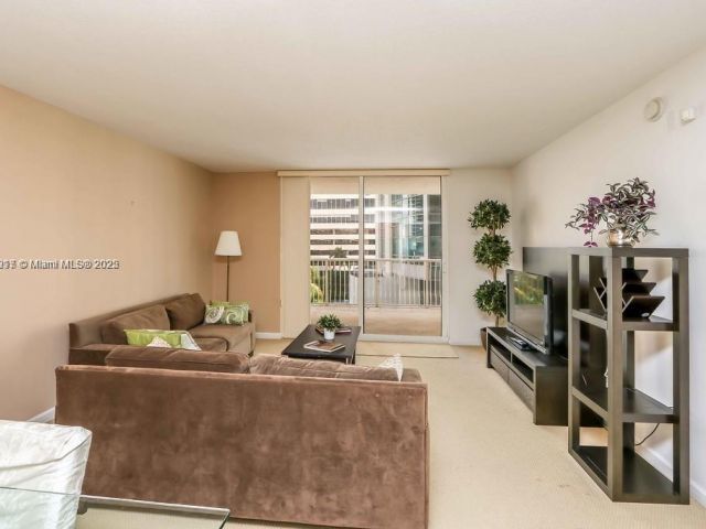 1-bedroom condo for sale in Miami - 1200 Brickell Bay Dr 1518 - MondialRealty