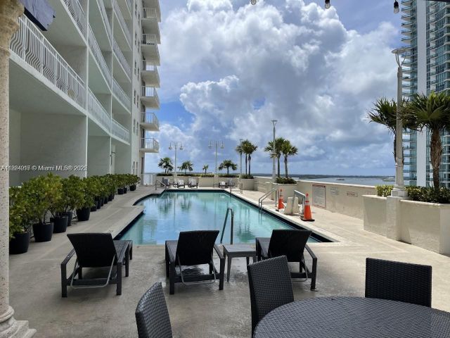 1-bedroom condo for sale in Miami - 1200 Brickell Bay Dr 1518 - MondialRealty