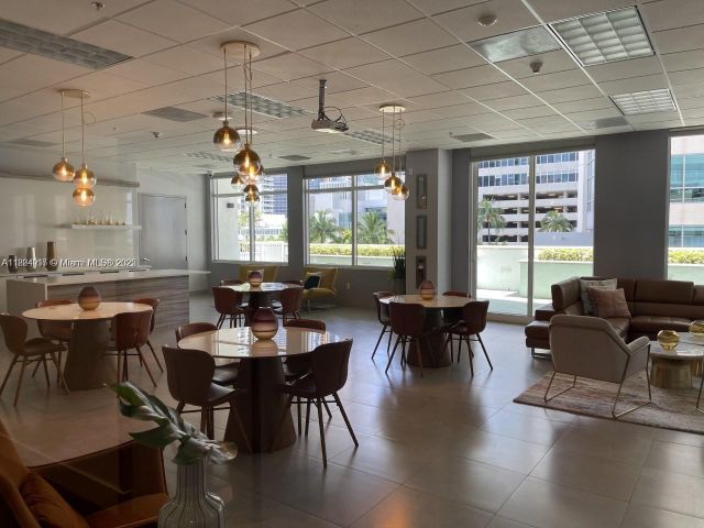 1-bedroom condo for sale in Miami - 1200 Brickell Bay Dr 1518 - MondialRealty