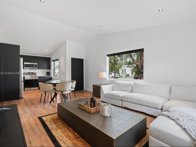 Home for sale at 309 SE 3rd Ave - photo 6178463