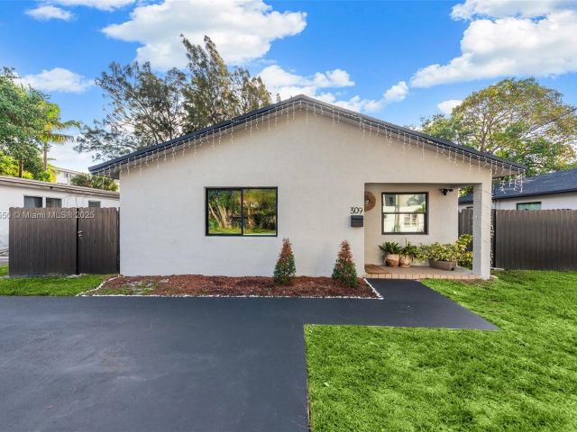 Home for sale at 309 SE 3rd Ave - photo 6178465