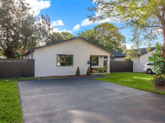 Home for sale at 309 SE 3rd Ave - photo 6178467