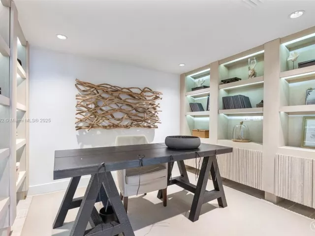 3-bedroom condo for sale in Miami Beach - 102 24th St 1415 - MondialRealty