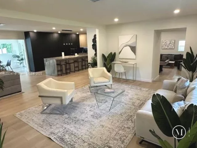 4-bedroom home for sale in Biscayne Park - 11530 NE 7th Ave - MondialRealty