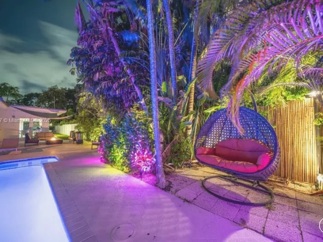 4-bedroom home for sale in Biscayne Park - 11530 NE 7th Ave - MondialRealty