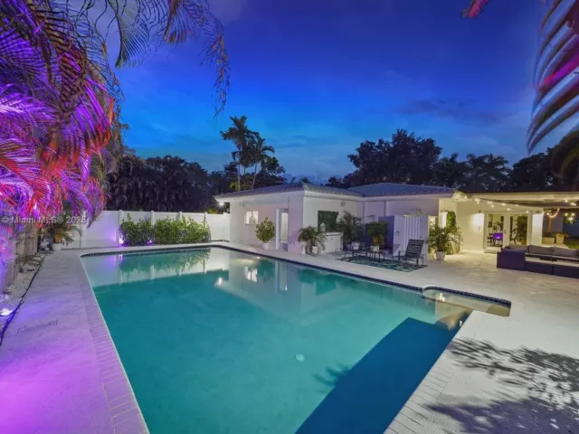 4-bedroom home for sale in Biscayne Park - 11530 NE 7th Ave - MondialRealty