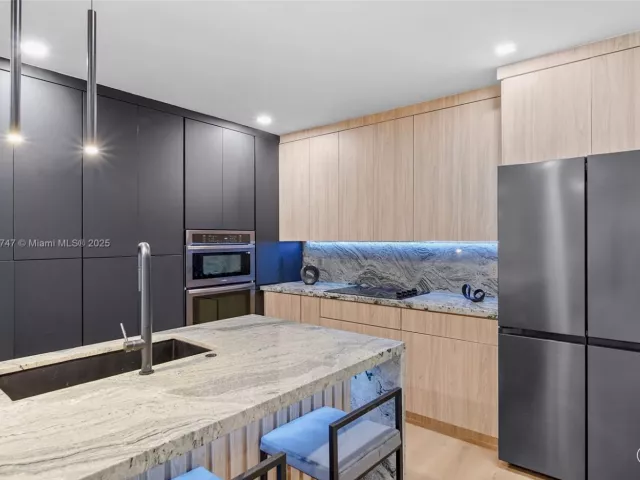 4-bedroom home for sale in Biscayne Park - 11530 NE 7th Ave - MondialRealty