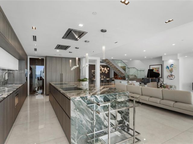 Apartment for sale  Unit #PH7 - photo 6180392