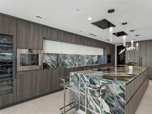 Apartment for sale  Unit #PH7 - photo 6180394