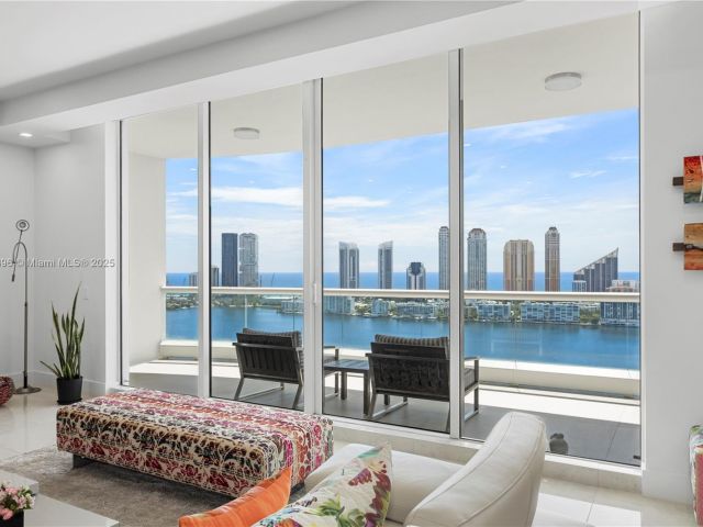 Apartment for sale  Unit #PH7 - photo 6180403