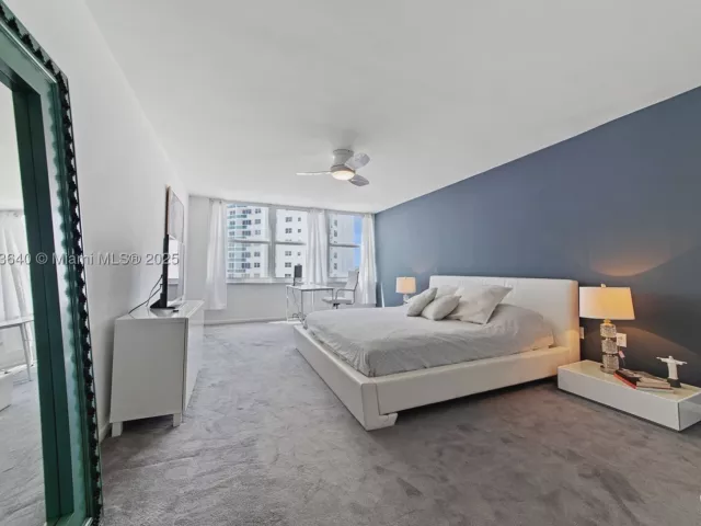 2-bedroom condo for sale in Hollywood - 2751 S Ocean Dr 505N - MondialRealty