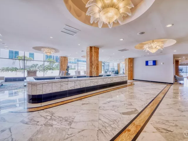 2-bedroom condo for sale in Hollywood - 2751 S Ocean Dr 505N - MondialRealty