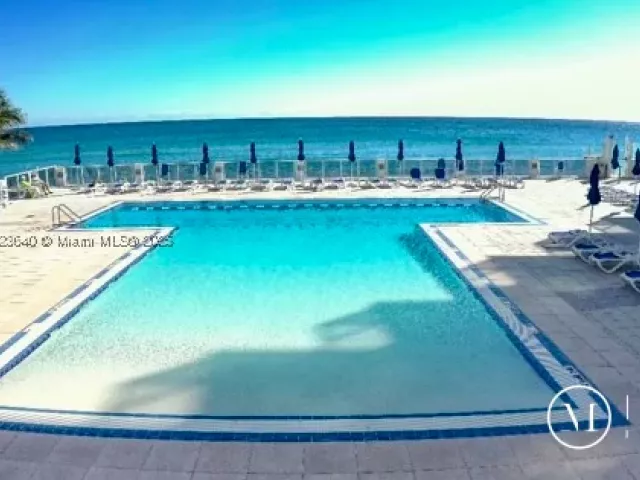2-bedroom condo for sale in Hollywood - 2751 S Ocean Dr 505N - MondialRealty