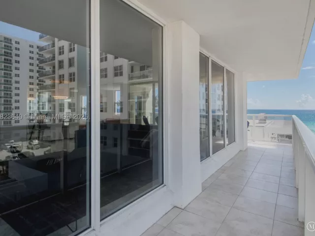 2-bedroom condo for sale in Hollywood - 2751 S Ocean Dr 505N - MondialRealty