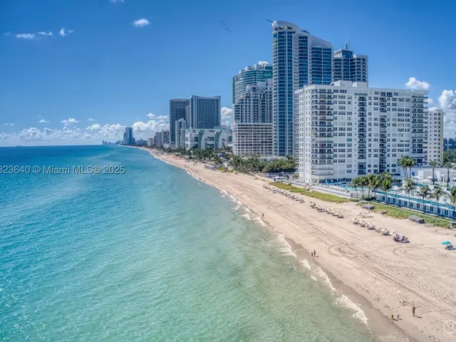 2-bedroom condo for sale in Hollywood - 2751 S Ocean Dr 505N - MondialRealty