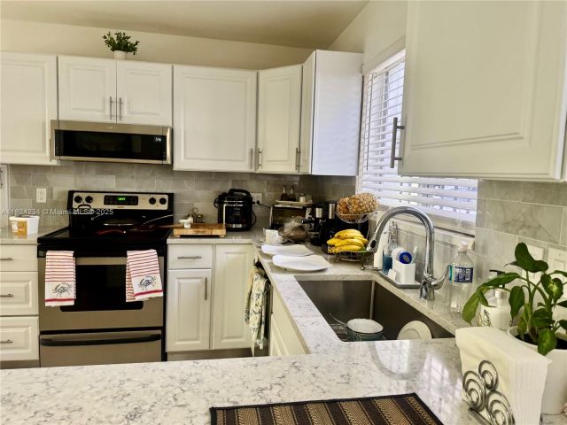 Home for sale at 20125 SW 124th Ave - photo 6189843