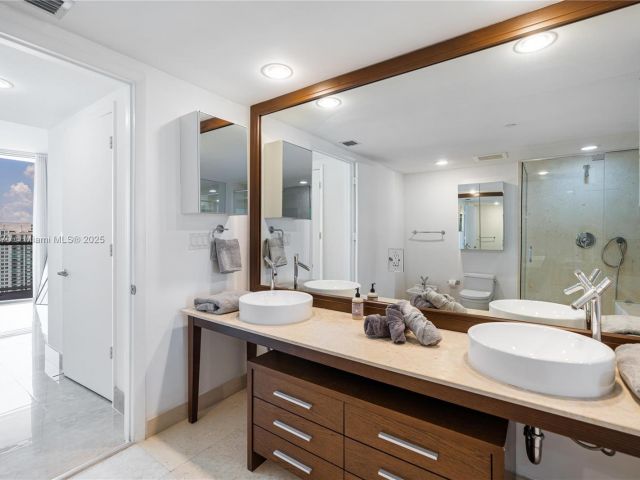 Apartment for sale  Unit #5705 - photo 6205148