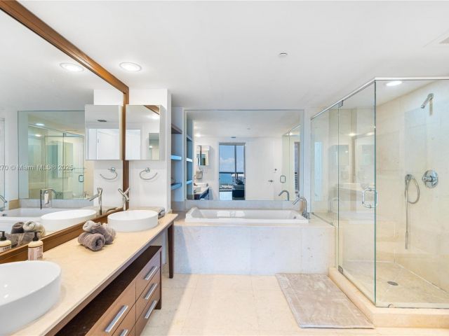 Apartment for sale  Unit #5705 - photo 6205149