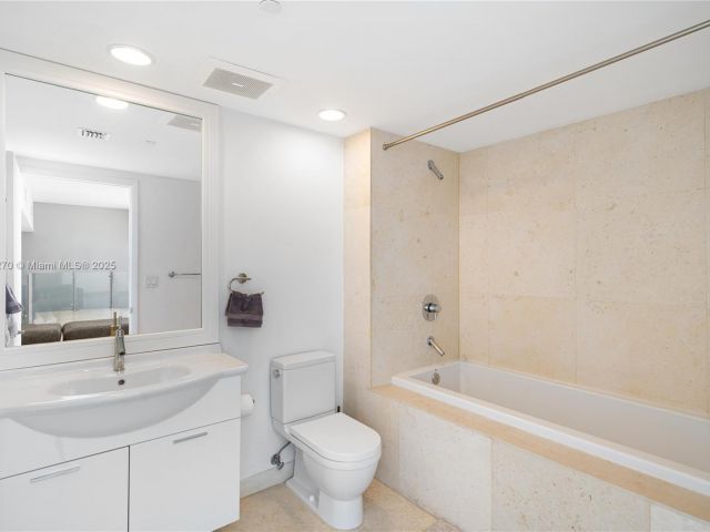 Apartment for sale  Unit #5705 - photo 6205150