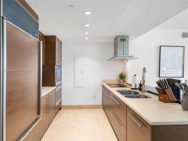 Apartment for sale  Unit #5705 - photo 6205162