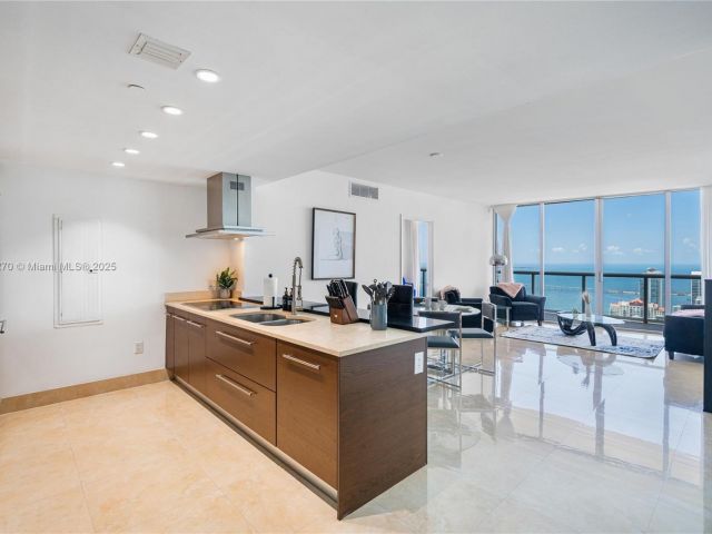 Apartment for sale  Unit #5705 - photo 6205163