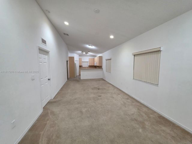 Home for rent at 3251 NE 11th Dr 3251 - photo 6198930